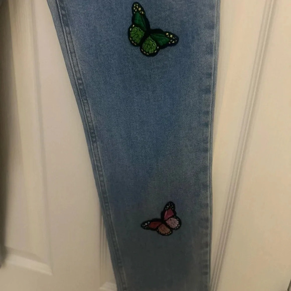 Vibrant M.U.I. Ripped Butterfly Embroidered Patchwork Jeans.‎ Size 5 (W26). - Picture 4 of 7
